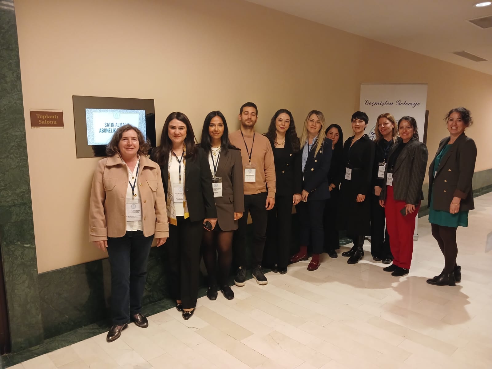 Edine Fikret Süleymanoğlu hocamızın katılımcılar ile çekilmiş fotoğrafı