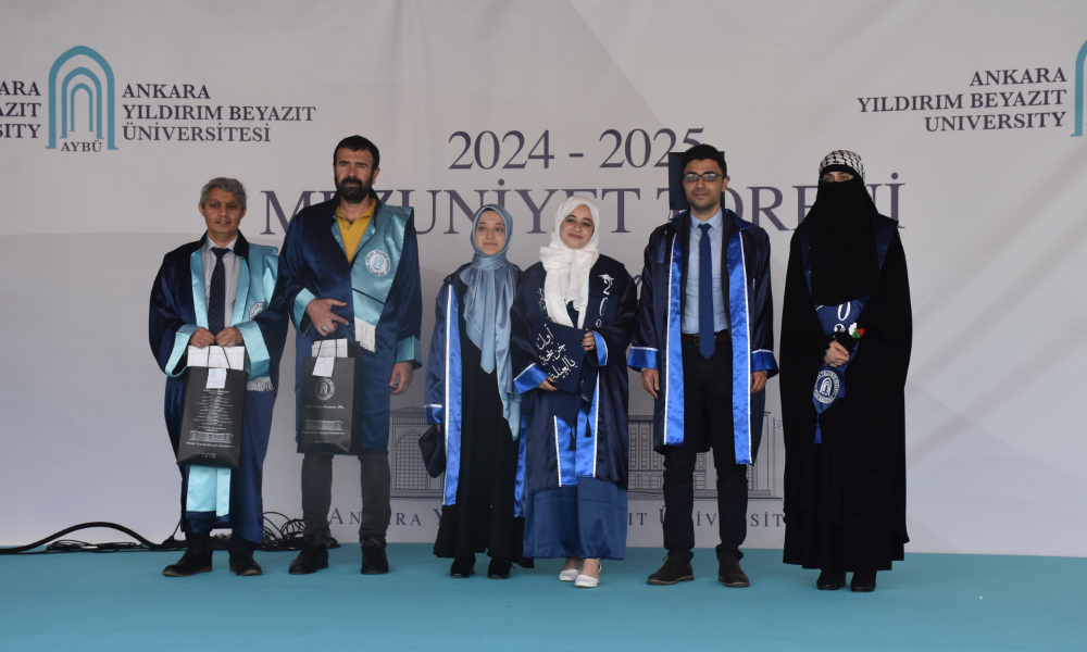 Photo of our students who achieved high grades with our faculty members on stage.