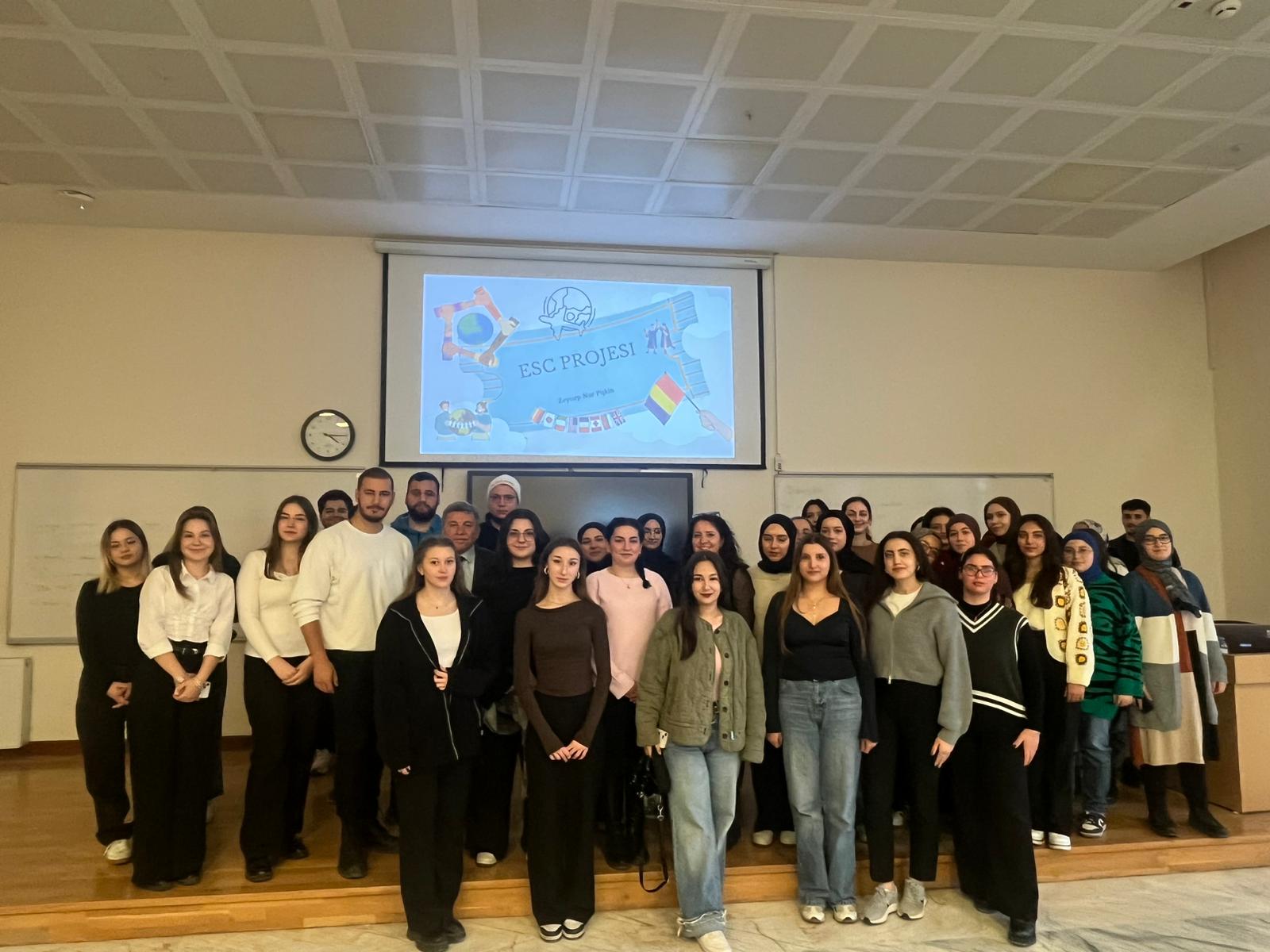 Sunumdan sonra tüm sınıf ile birlikte çekilmiş bir fotoğraf