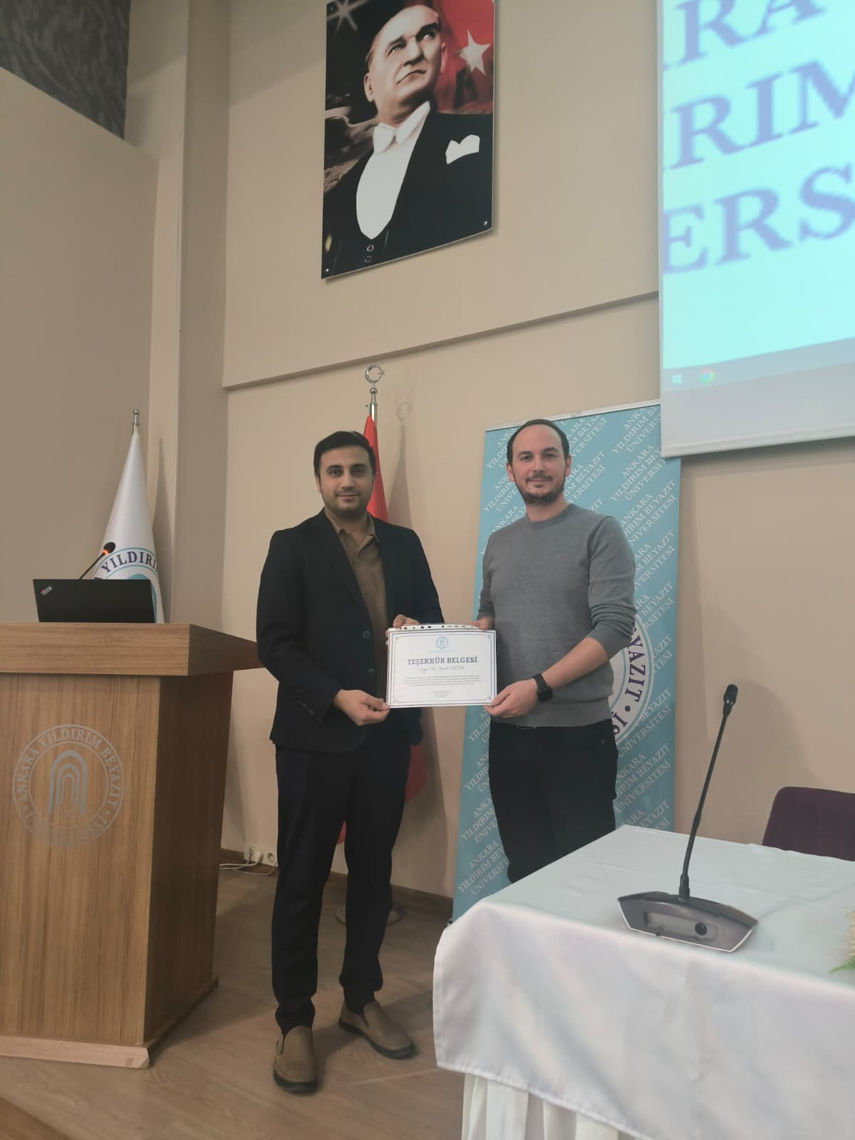 Prof. Dr. Selahattin Çelik, Head of the Department of Mechanical Engineering, presenting a certificate of appreciation to Dr. Necati Uçak.