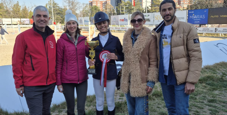 AYBÜ Spor Kulübü Binicisi  Defne TURASAN'dan 8 Mart'ta Anlamlı Başarı