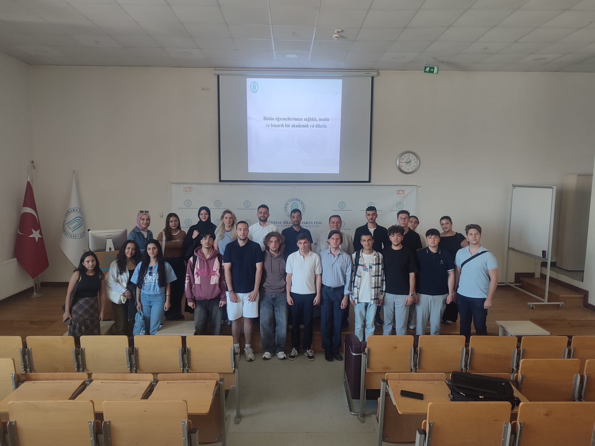 İktisat bölümünce 1. sınıf öğrencilerine düzenlenen oryantasyon programından fotoğraf.