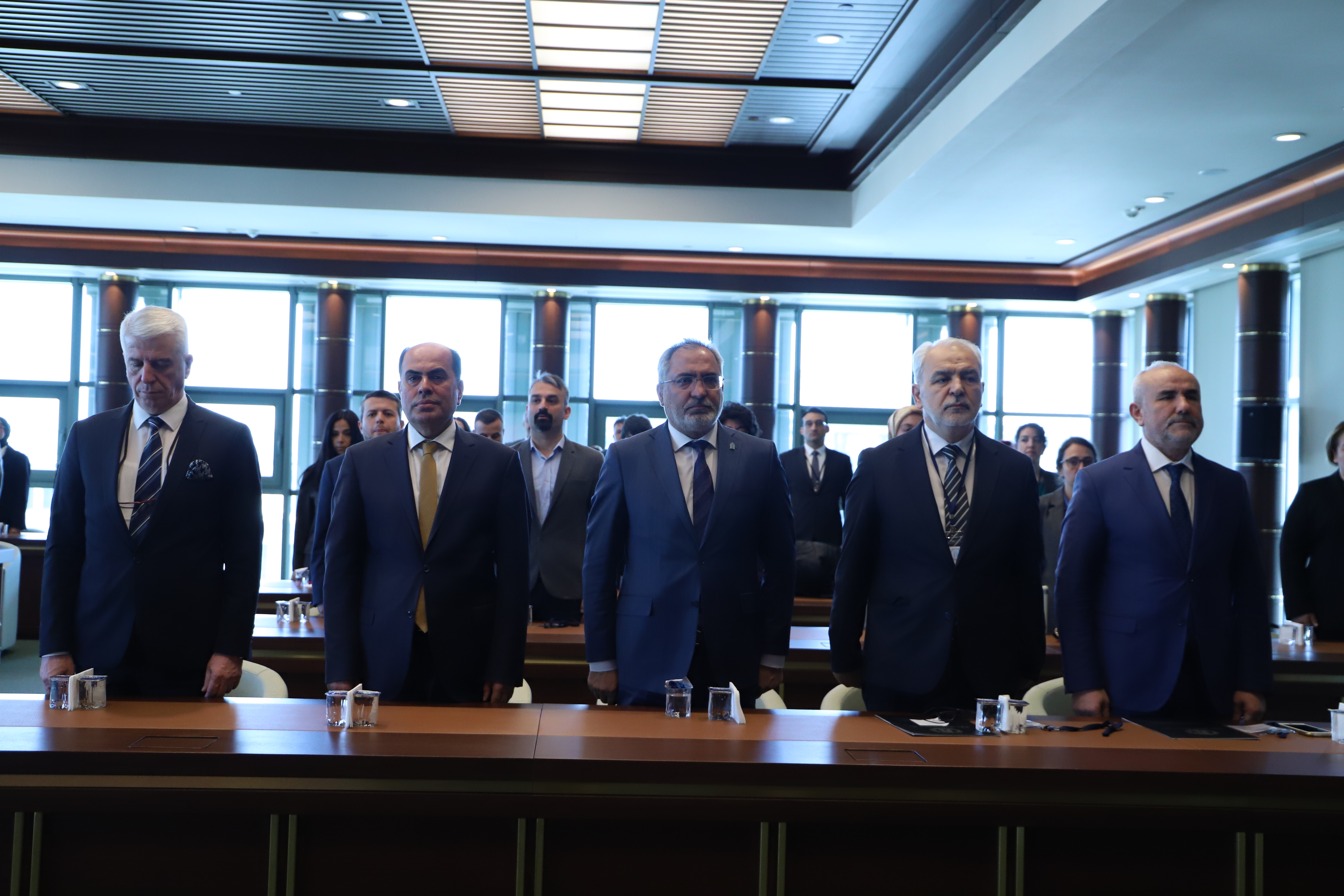 Rektörümüz ve protokolün çalıştay başında çekilmiş bir fotoğrafı