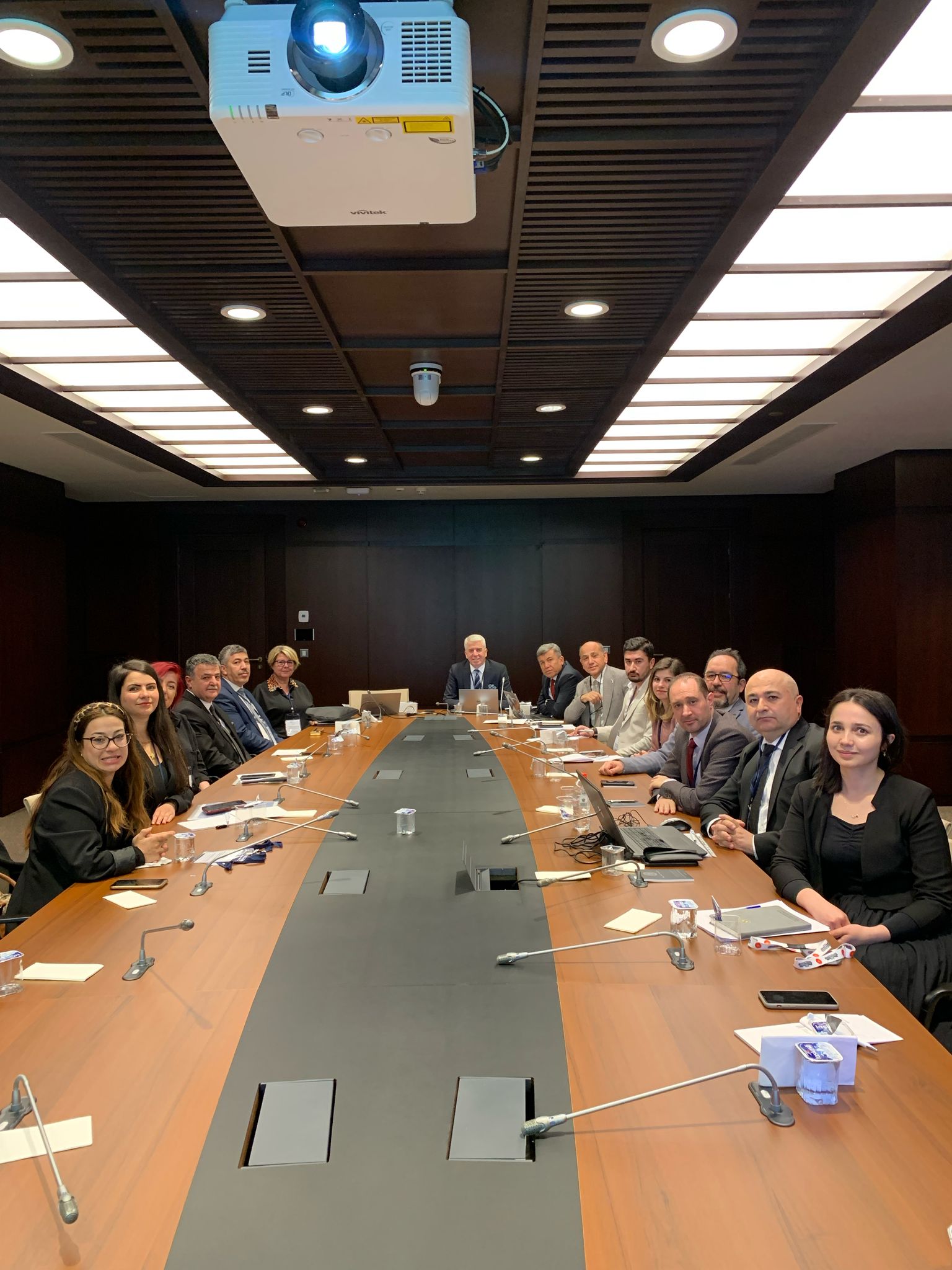 Hocalarımızın çalıştay esnasında tartışma yaparken çekilmiş fotoğrafı