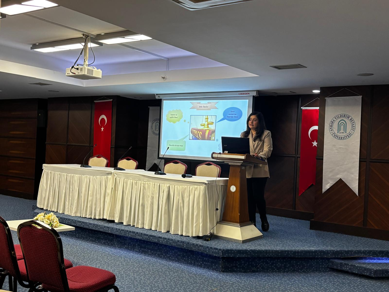 Arş. Gör. Perver Karşıgil'in sunumu esnasında çekilen fotoğraf