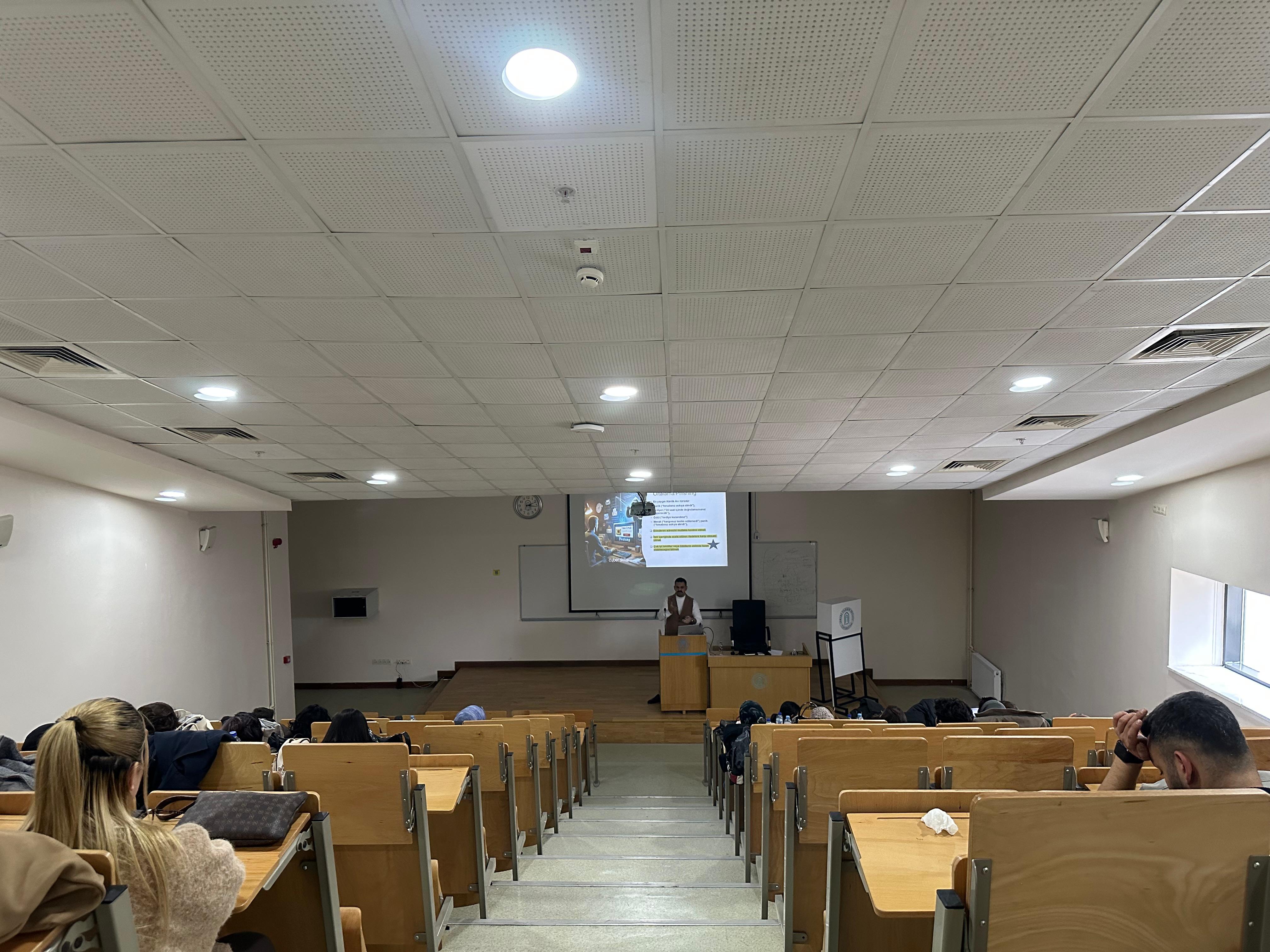 Ahmed Baki Şafak'ın sunum yaptığı esnada çekilen bir fotoğrafı