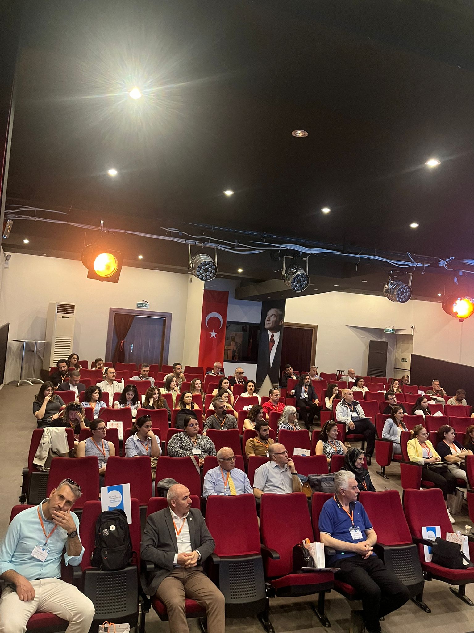 Katılımcıların sunumu dinlerken çekilmiş bir fotoğrafı